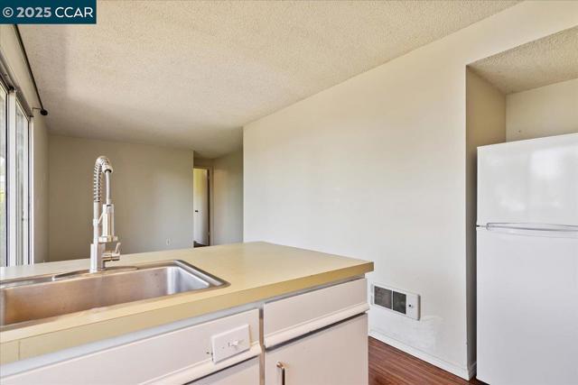 51 Rincon Rd, Kensington CA: https://media.crmls.org/mediaz/6dc0668e-3acd-4c10-8e5d-a35ad4a00898.jpg