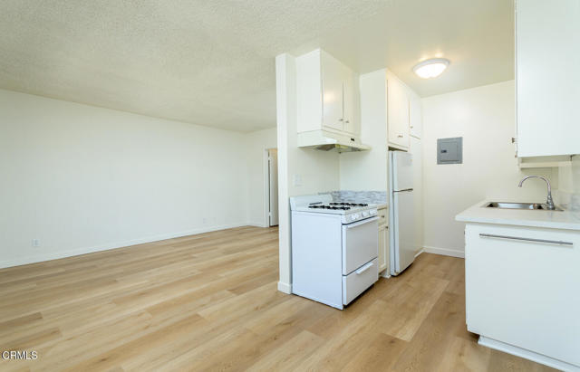 657 W Milford Street, Glendale CA: https://media.crmls.org/mediaz/6dc143a2-38fa-471c-9142-c254ebd4d24d.jpg