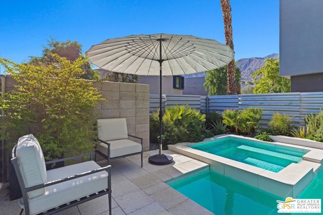 1062 Hunter Drive, Palm Springs CA: https://media.crmls.org/mediaz/6dc272a6-46d3-42ae-ae75-27fe2e62cf51.jpg