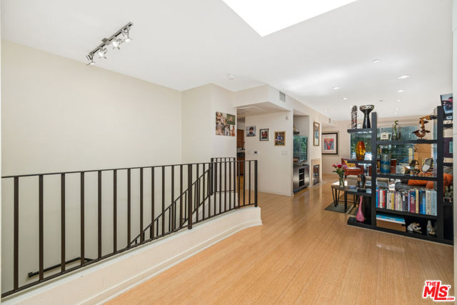 2111 S Beverly Glen Boulevard, Los Angeles CA: https://media.crmls.org/mediaz/6dc330fe-3f89-4120-a780-1a45bdfd3119.jpg