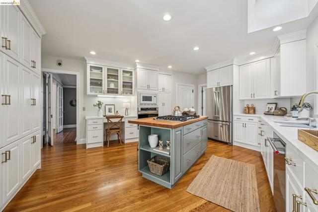 Image 18 of 59 For 4201 Lakeshore Ave