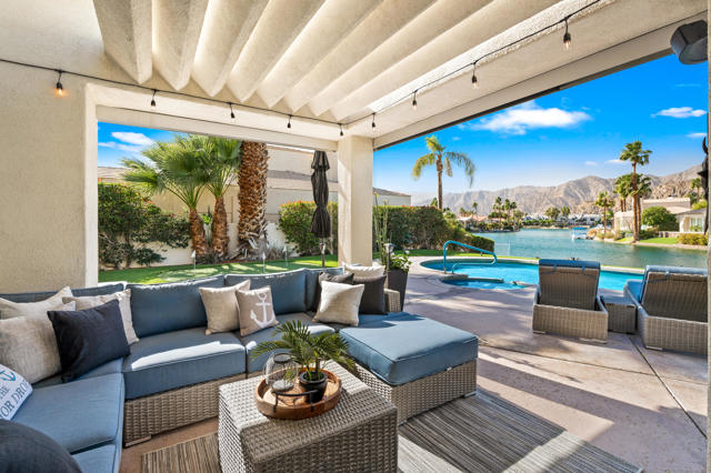 47325 Via Koron, La Quinta CA: https://media.crmls.org/mediaz/6dc35e0b-cac8-4658-97f0-868baabc50b1.jpg