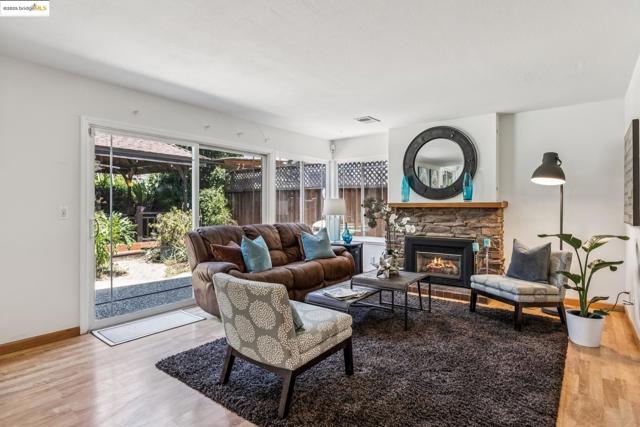 4943 Rice DR, San Jose CA: https://media.crmls.org/mediaz/6dc4a76a-af4e-40f7-a773-123cddd635ff.jpg