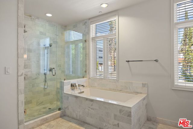 447 North Doheny Drive, 305 photo 10