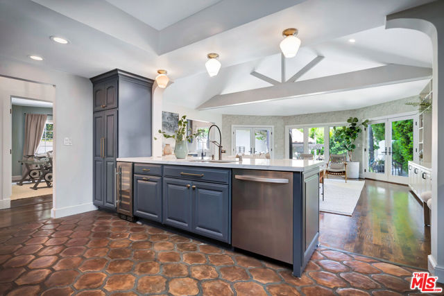 14071 Roblar Road, Sherman Oaks CA: https://media.crmls.org/mediaz/6dc50cea-b999-4816-9432-0efc16ed5ada.jpg