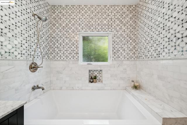 919 Mckinley Ave, Oakland CA: https://media.crmls.org/mediaz/6dc540fa-ae5a-4101-988d-d3ff1c3f9958.jpg