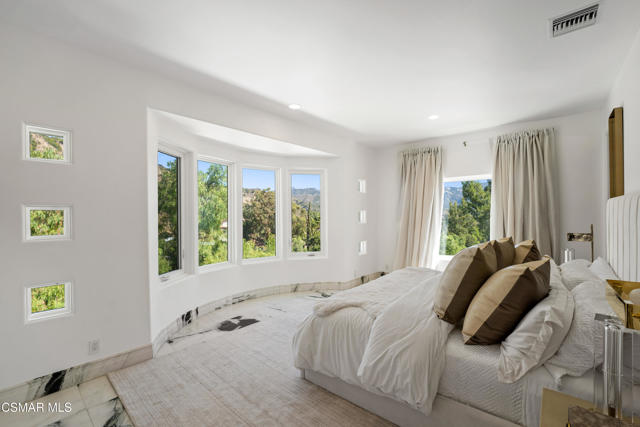 25665 Mulholland Highway, Calabasas CA: https://media.crmls.org/mediaz/6dc5aa2c-da1d-4f00-8ca7-0e4d82c69fae.jpg