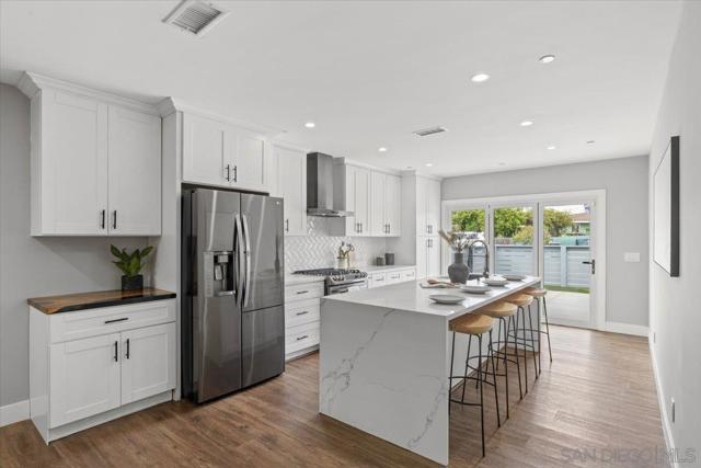 914 10th St, Imperial Beach CA: https://media.crmls.org/mediaz/6dc675f5-ceb8-4f48-a4ab-de195a1f88dc.jpg