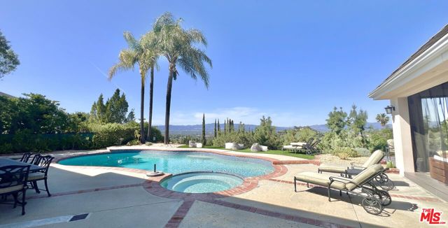 3819 Vista Linda Drive, Encino CA: https://media.crmls.org/mediaz/6dc726e2-d854-43ae-8d8d-02016b4ae910.jpg