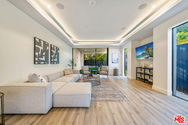 1903 S Bedford Street, Los Angeles CA: https://media.crmls.org/mediaz/6dc72b89-63cb-42a2-bb3a-b722049b1b37.jpg