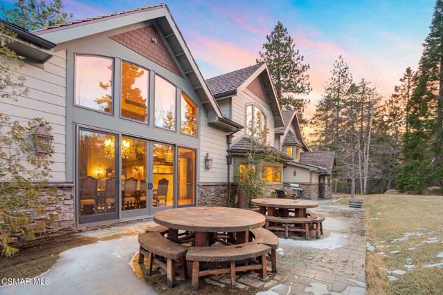 32310 Hummingbird Court, Running Springs CA: https://media.crmls.org/mediaz/6dc73a03-58df-4a6c-9cf2-7bdbb7d1936f.jpg