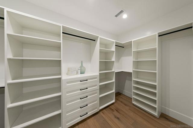 910 Balboa, Coronado CA: https://media.crmls.org/mediaz/6dc78021-c281-4df3-875f-a3e455743e1f.jpg