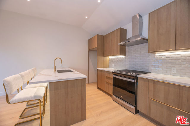 5325 S Victoria Avenue, Los Angeles CA: https://media.crmls.org/mediaz/6dc7b219-e8a2-4516-a01e-e8b86ac9dc99.jpg