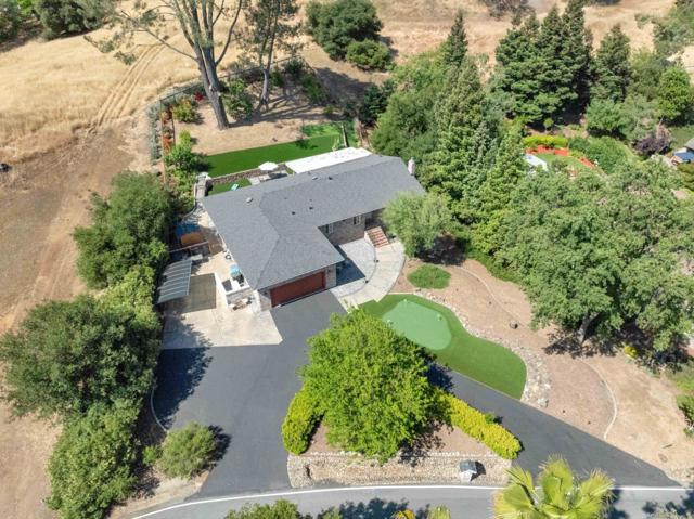 17035 Copper Hill Drive, Morgan Hill CA: https://media.crmls.org/mediaz/6dc7d69d-dadd-4517-b34a-3a994dc23b18.jpg