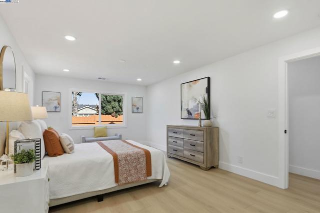 32252 Coronation dr, Union City CA: https://media.crmls.org/mediaz/6dc82604-68b7-4e15-8ab9-6889b8e1d443.jpg