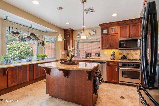 2753 Deerwood Avenue, Simi Valley CA: https://media.crmls.org/mediaz/6dc8757f-c27a-4576-b672-d001ae2fea50.jpg