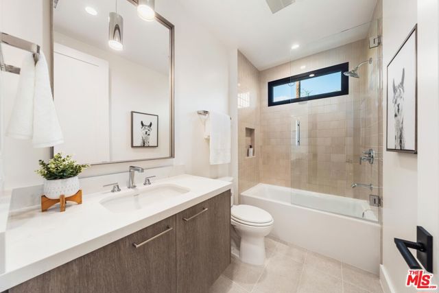 1213 Pine Street, Santa Monica CA: https://media.crmls.org/mediaz/6dc899a6-25e6-4056-8bc7-e1c9e088114c.jpg