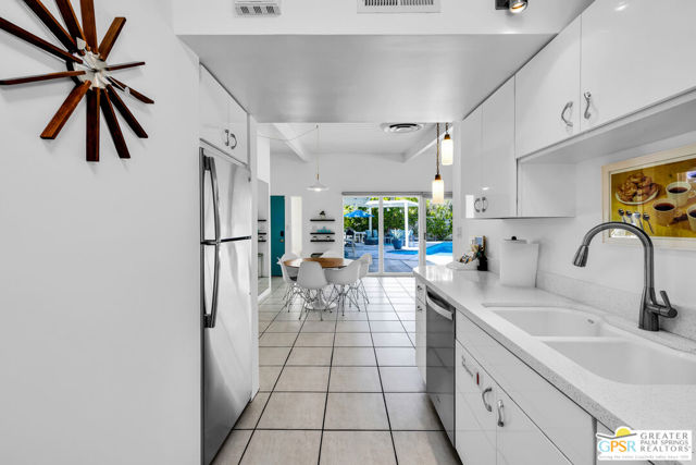 1841 N Berne Drive, Palm Springs CA: https://media.crmls.org/mediaz/6dc8b37c-26ce-478e-a5ab-59e18ea170e9.jpg