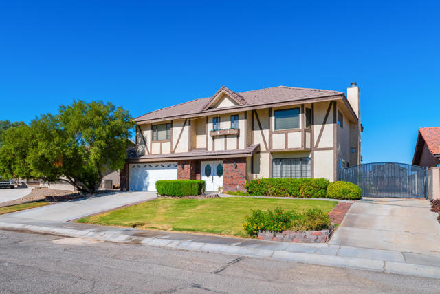 204 Fairway Drive, Needles CA: https://media.crmls.org/mediaz/6dc8e5f7-11a7-46b5-844c-3209ba96ab56.jpg