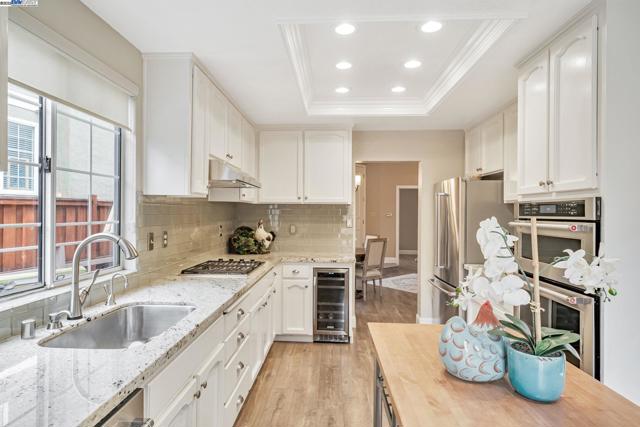 47 Summer Hill Court, Danville CA: https://media.crmls.org/mediaz/6dc991de-5f6d-46d8-b1a1-46fb170dfb02.jpg