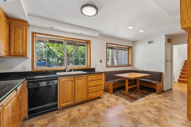 4190 Sharab Ct, Pleasanton CA: https://media.crmls.org/mediaz/6dca0e77-f449-4802-992b-0ae39ddf8d62.jpg