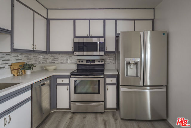 4829 Whitsett Avenue, Valley Village CA: https://media.crmls.org/mediaz/6dca1166-68ac-44a3-93fe-890f75efa5c8.jpg