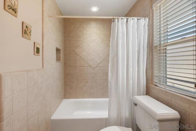 13874 Amber Sky Ln, San Diego CA: https://media.crmls.org/mediaz/6dca800b-393c-42e0-814b-46be9a596a75.jpg