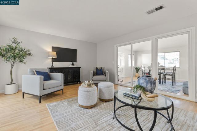 245 Parkview Ter, Vallejo CA: https://media.crmls.org/mediaz/6dcab2db-10af-4978-971c-734ae6f180bd.jpg