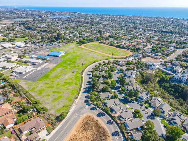 2043 Rue De La Montagne, Oceanside CA: https://media.crmls.org/mediaz/6dcac727-72b0-43b3-932f-9b792694ee52.jpg