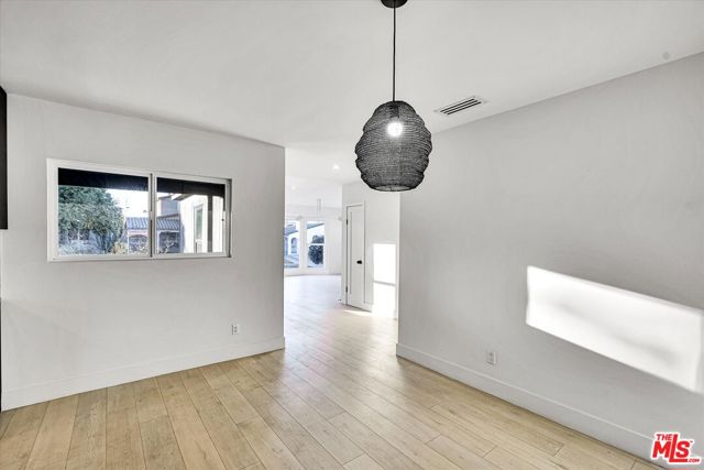 4122 S Bronson Avenue, Los Angeles CA: https://media.crmls.org/mediaz/6dcafb77-a202-40e1-af38-6ddcb71ef40f.jpg