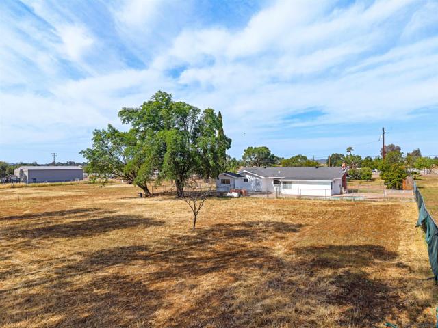 1621 Lilac, Ramona CA: https://media.crmls.org/mediaz/6dcb4532-470b-4bdb-8328-7698d071022e.jpg
