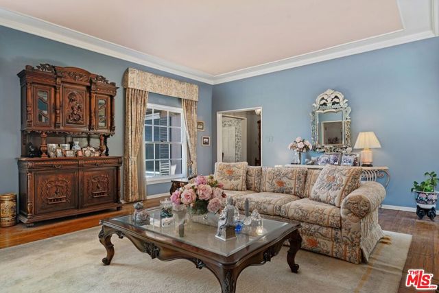 11450 Ayrshire Road, Los Angeles CA: https://media.crmls.org/mediaz/6dcb9299-c1ca-4576-a5aa-5591a83126e6.jpg