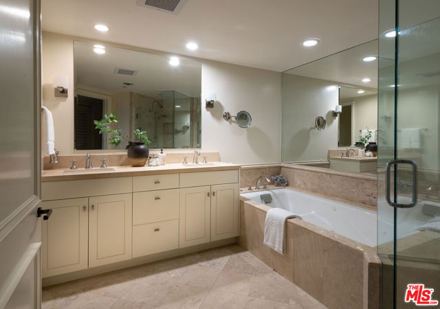 2 Bed Home for Sale in Santa Monica, California
