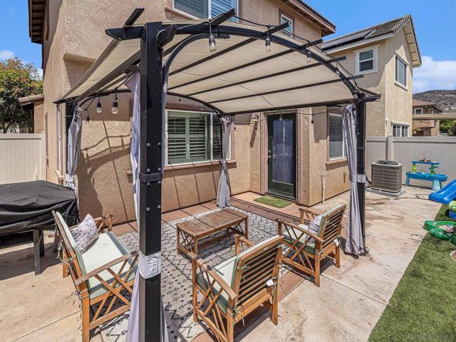 35406 Brown Galloway Ln, Fallbrook CA: https://media.crmls.org/mediaz/6dcbe111-0ddb-4330-9b52-f9e4f497082a.jpg