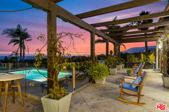 30532 MORNING VIEW Drive, Malibu CA: https://media.crmls.org/mediaz/6dcbe14f-322a-42a4-a2ed-7a7048da3262.jpg