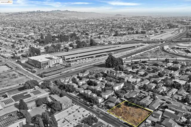 724 Chesley Ave, Richmond CA: https://media.crmls.org/mediaz/6dcc67c5-372f-4e2d-9c2a-a3172c87b183.jpg