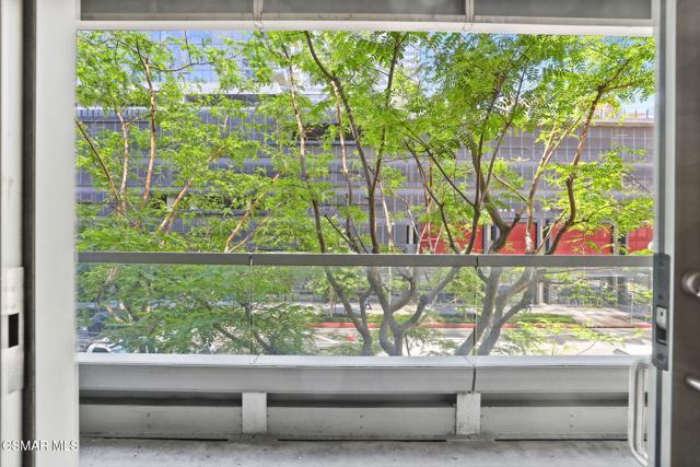 1155 S Grand Avenue, Los Angeles CA: https://media.crmls.org/mediaz/6dcc750a-6b31-4d1a-a9cf-565d8984f9d9.jpg