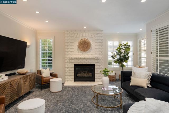 51 Brightwood Cir, Danville CA: https://media.crmls.org/mediaz/6dcce940-5c03-4e07-a8ee-8a343888b419.jpg