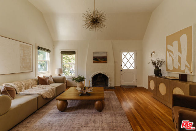 3707 Glenfeliz Boulevard, Los Angeles CA: https://media.crmls.org/mediaz/6dcced03-3604-4608-9529-10b3adf20407.jpg