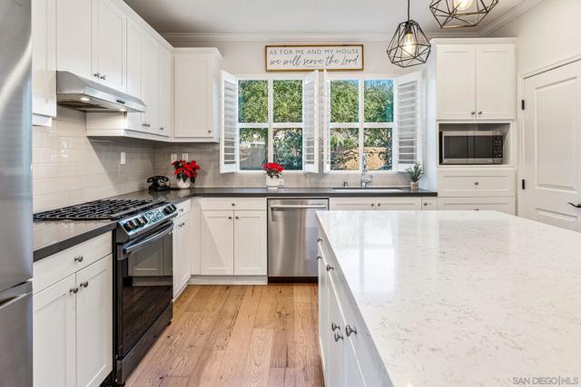 2769 Overlook Point Dr, Escondido CA: https://media.crmls.org/mediaz/6dcdf552-5c22-4236-b742-8929b25cca33.jpg