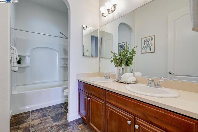1440 Riva Trigoso Dr, Manteca CA: https://media.crmls.org/mediaz/6dce1982-155d-41b2-b321-51b8dd3b59ce.jpg