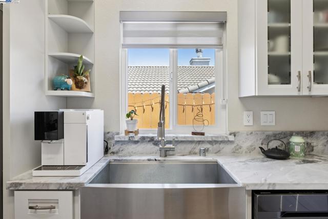 5408 La Salle Way, Vallejo CA: https://media.crmls.org/mediaz/6dcf2a00-2704-4833-9cd2-90dbdc64c7d6.jpg