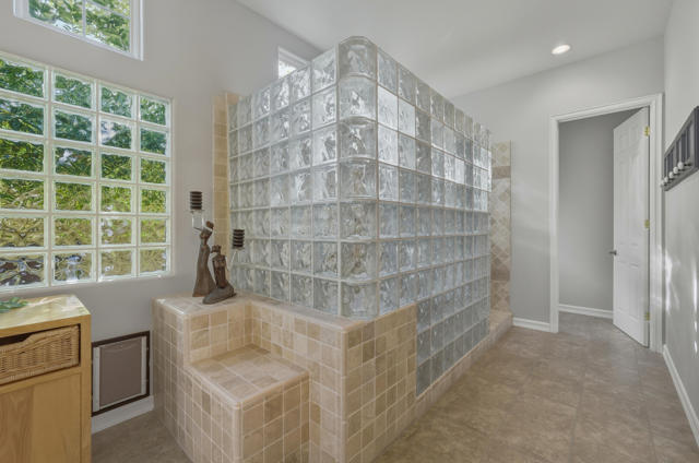 56 Oakmont Drive, Rancho Mirage CA: https://media.crmls.org/mediaz/6dcf2bf4-06eb-4af1-9e92-d83c41bc29f9.jpg