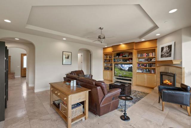 454 Upper Road, San Rafael CA: https://media.crmls.org/mediaz/6dcf4523-e6cd-4846-9d8c-e957cf39830e.jpg