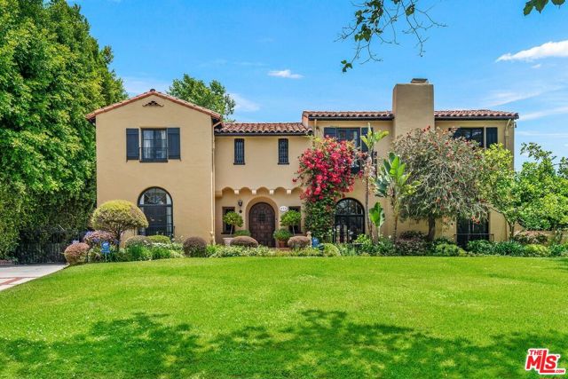 434 S Muirfield Road, Los Angeles CA: https://media.crmls.org/mediaz/6dd05765-880b-473a-a13b-a5051cf67139.jpg