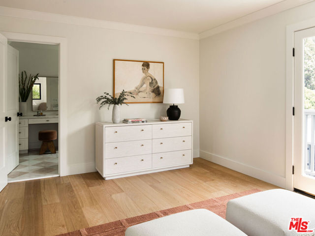 1456 Hepner Avenue, Los Angeles CA: https://media.crmls.org/mediaz/6dd05de7-f7d9-4389-8a85-2a1436bdacb2.jpg