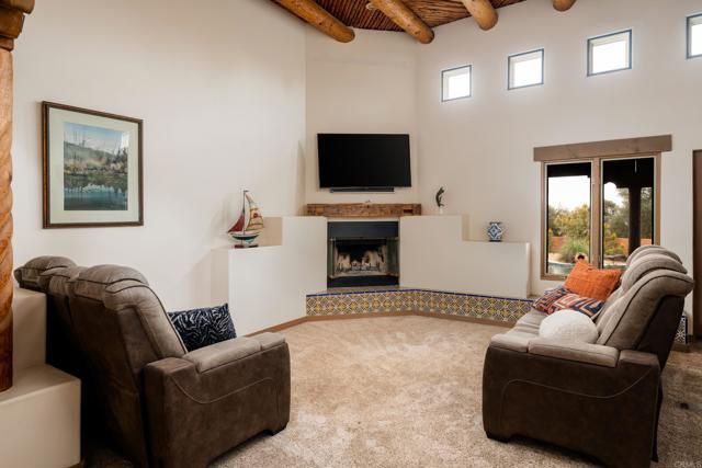 Detail Gallery Image 17 of 46 For 16761 Artesian Breeze Way, San Diego,  CA 92127 - 5 Beds | 4 Baths