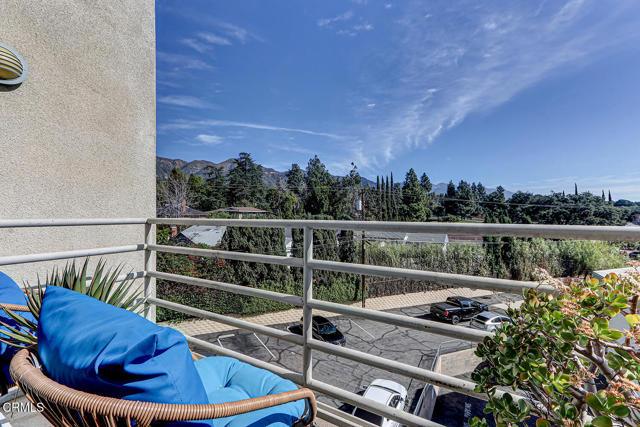 Detail Gallery Image 8 of 48 For 2905 Montrose Ave #610,  La Crescenta,  CA 91214 - 3 Beds | 3 Baths