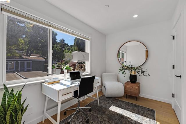 1424 Sunnyslope Ave, Belmont CA: https://media.crmls.org/mediaz/6dd176f0-4967-44ff-ab92-7c64342d0589.jpg