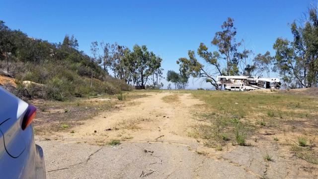 12526 SW BOULDER MT RD, Poway CA: https://media.crmls.org/mediaz/6dd185ab-e2a0-4e42-806c-abe0edfd714f.jpg